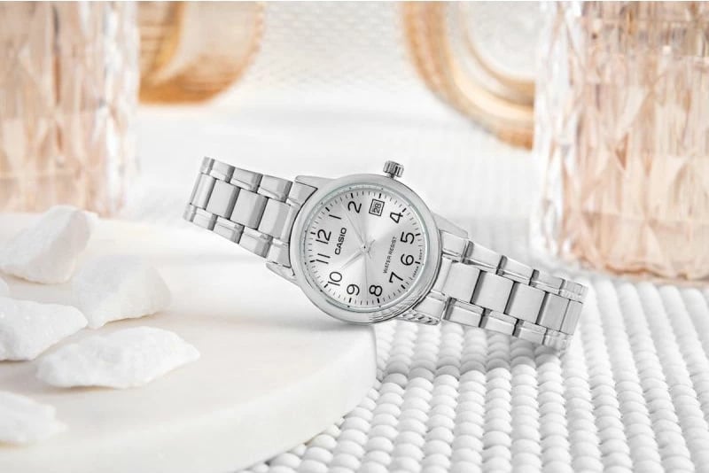 Orë dore për femra CASIO, argjend