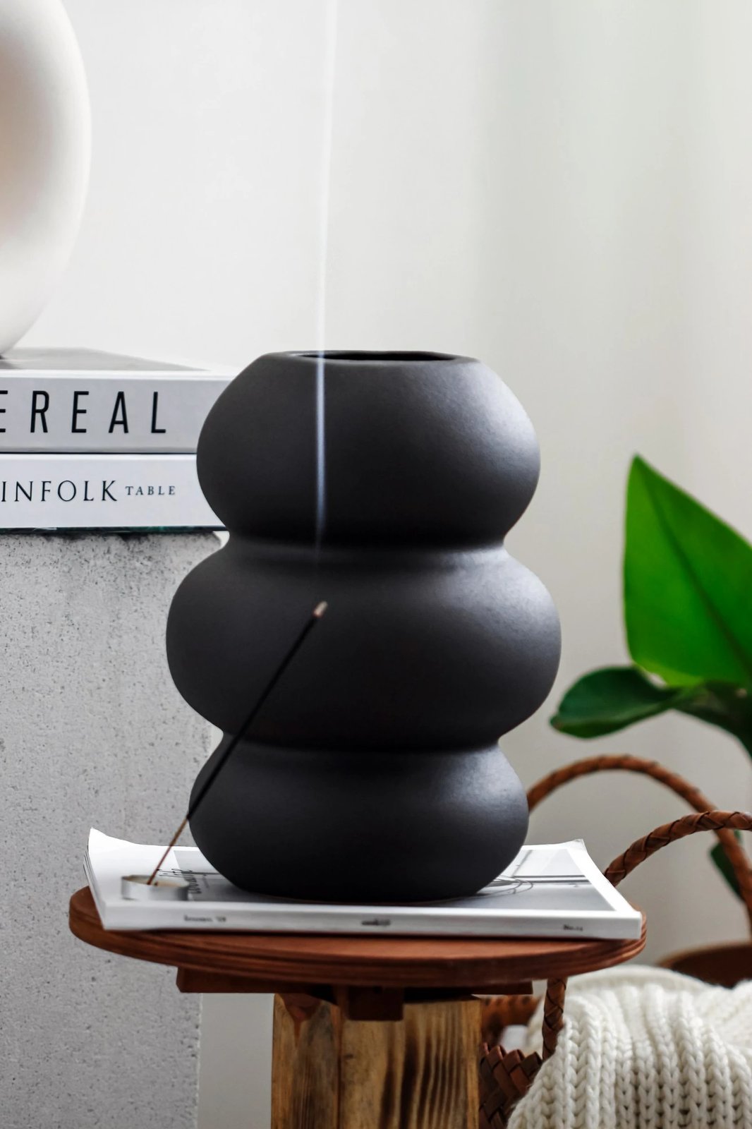 Vazo dekorative prej qeramike, ngjyrë antracit, Evila Originals, BSI251, 18x18x29cm Vazo dekorative prej qeramike, ngjyrë antracit, Evila Originals, BSI251, 18x18x29cm