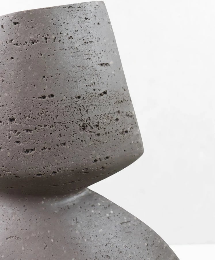 Vazë LOOMA II, rrëshirë, ngjyrë kafe e errët, 28.5x15.5x34.5cm