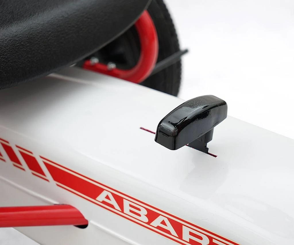 Gokart me pedale, Milly Mally Abarth, fëmijë 3-9 vjeç, transmetim përpara/prapa, frenë dore, goma EVA, i bardhë