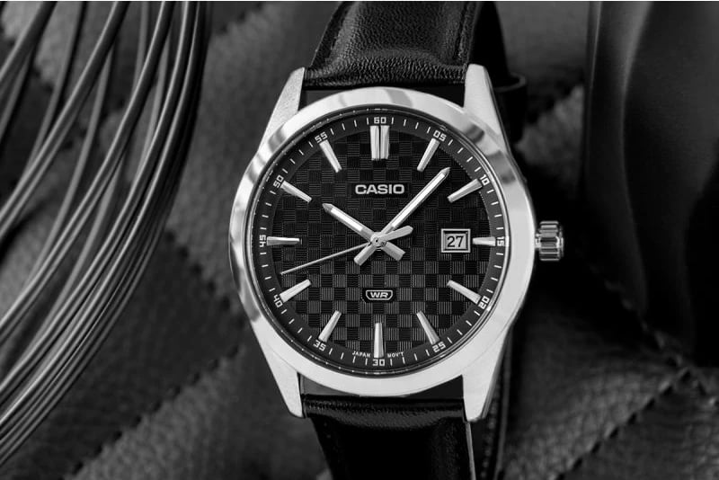 Orë dore për meshkuj CASIO, e zezë