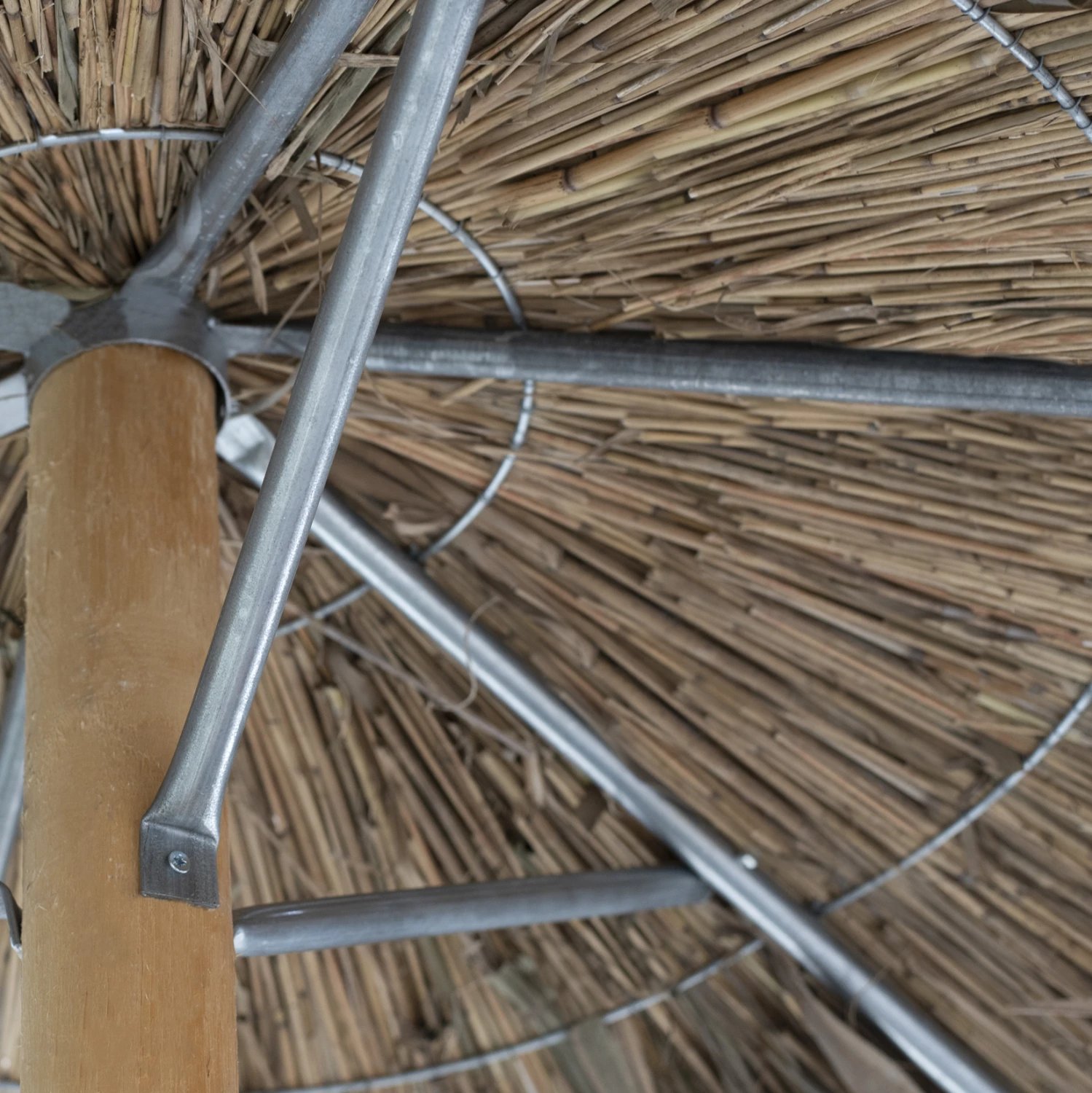 Ombrellë plazhi tropikale me trarë mbështetës Φ240x270Hcm.FH5897