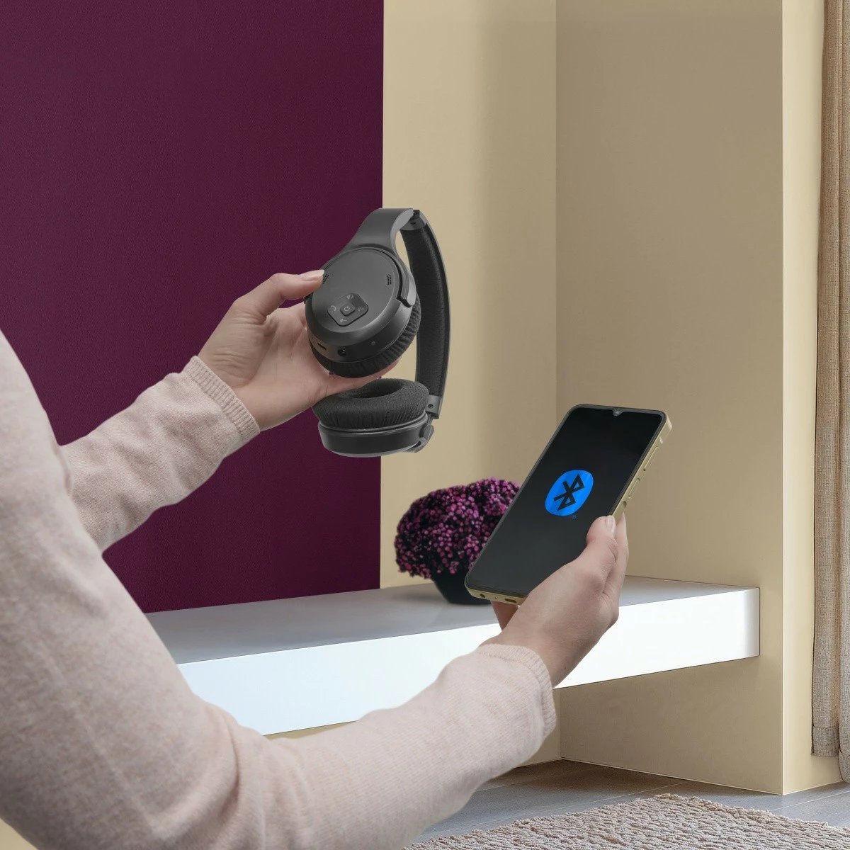 Kufje pa tela, Hama, 221847, over-ear 2.4 GHz me USB dongle, Bluetooth 2.0, me mikrofon, e zezë