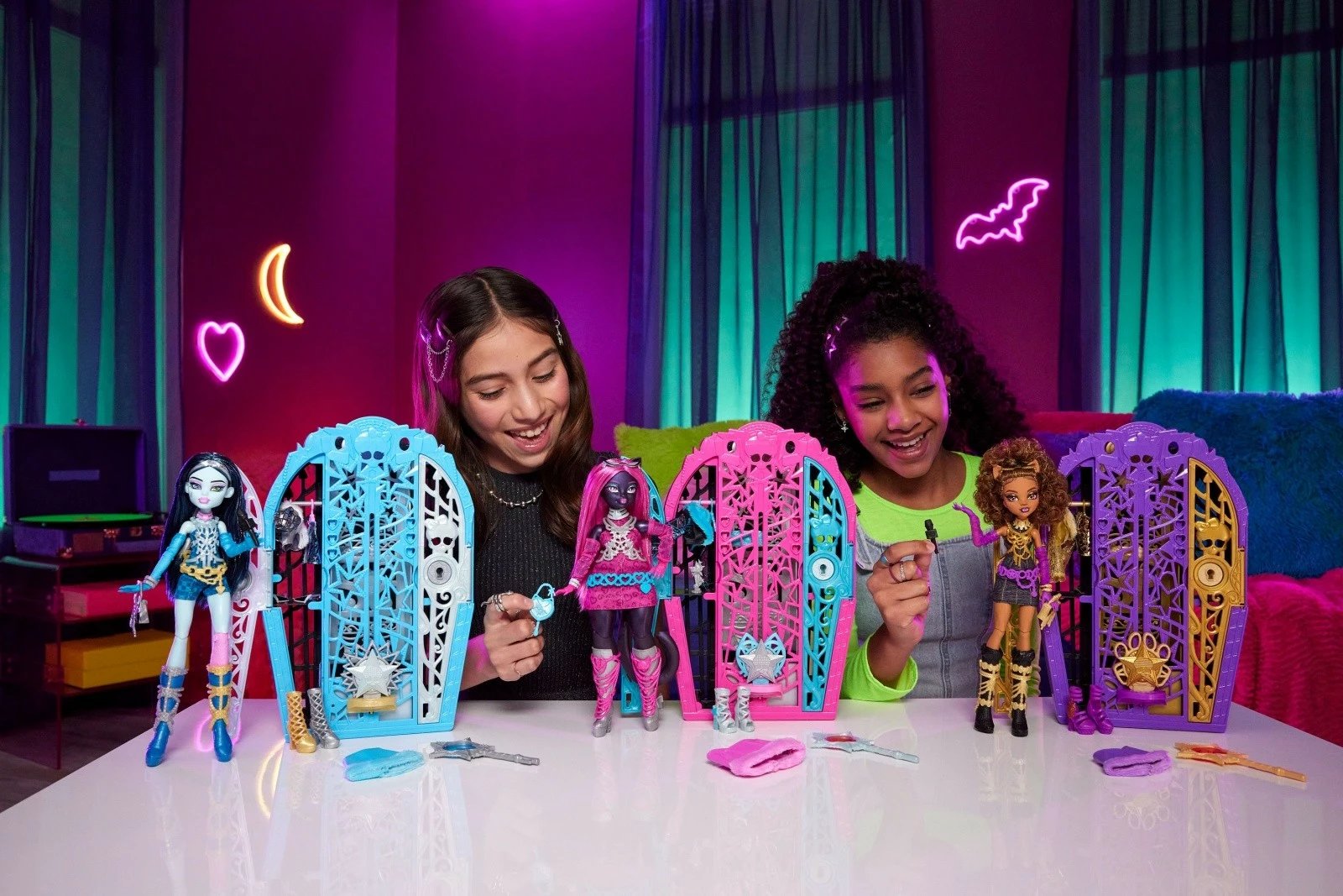Kukull Monster High Mattel Frankie Stein Ghostly Secrets me gardërobë dhe aksesorë, shumëngjyrëshe
