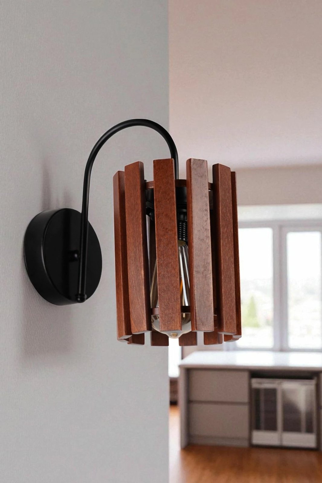 Llambë muri Opviq, ngjyrë arre dhe e zezë, 9074-1A Llambë muri Opviq, ngjyrë arre dhe e zezë, 9074-1A