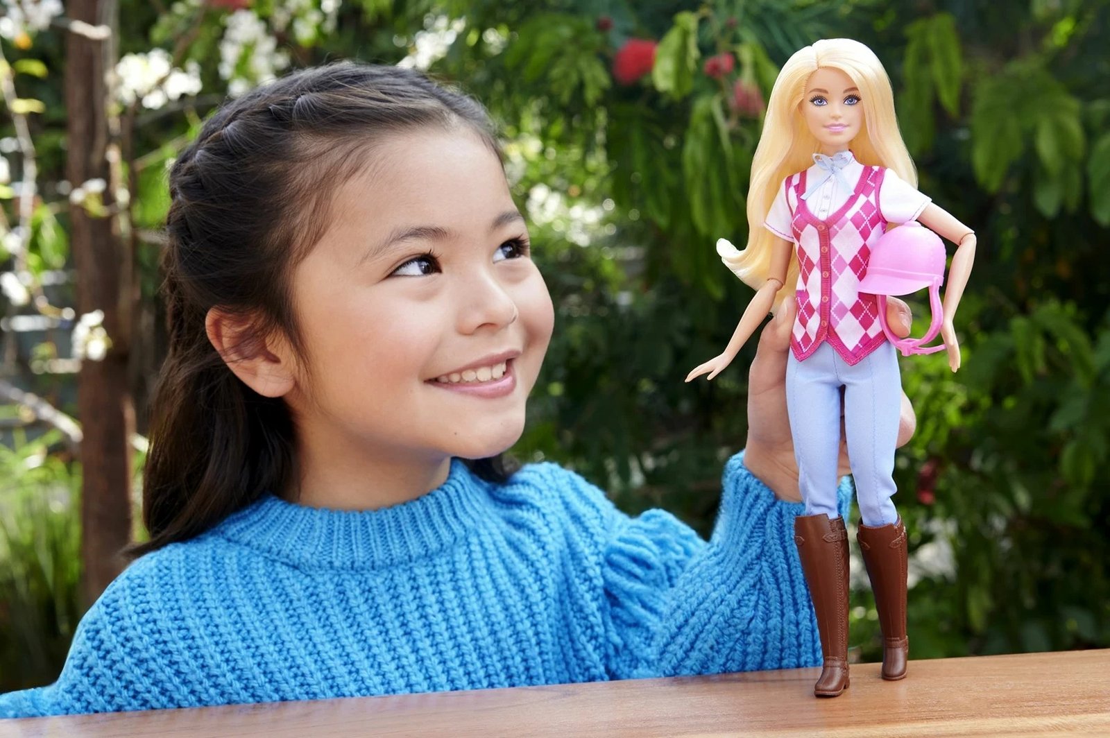 Kukull Barbie MATTEL Mysteries The Great Horse Chase Malibu me rroba kalërimi, shumëngjyrëshe