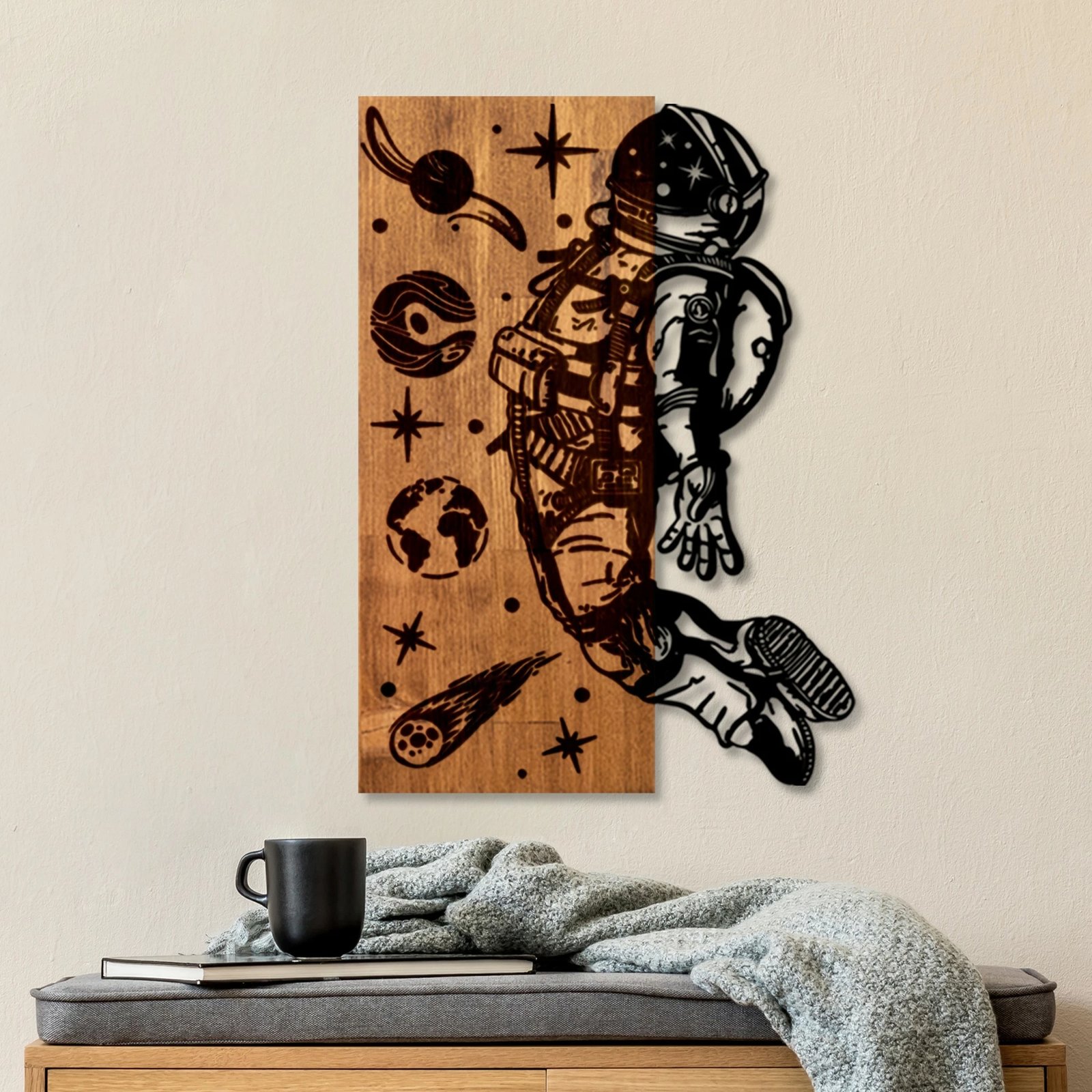 Aksesor dekorativ për mur, dru dhe metal, temë kozmike, ngjyrë arre dhe e zezë, Wallity