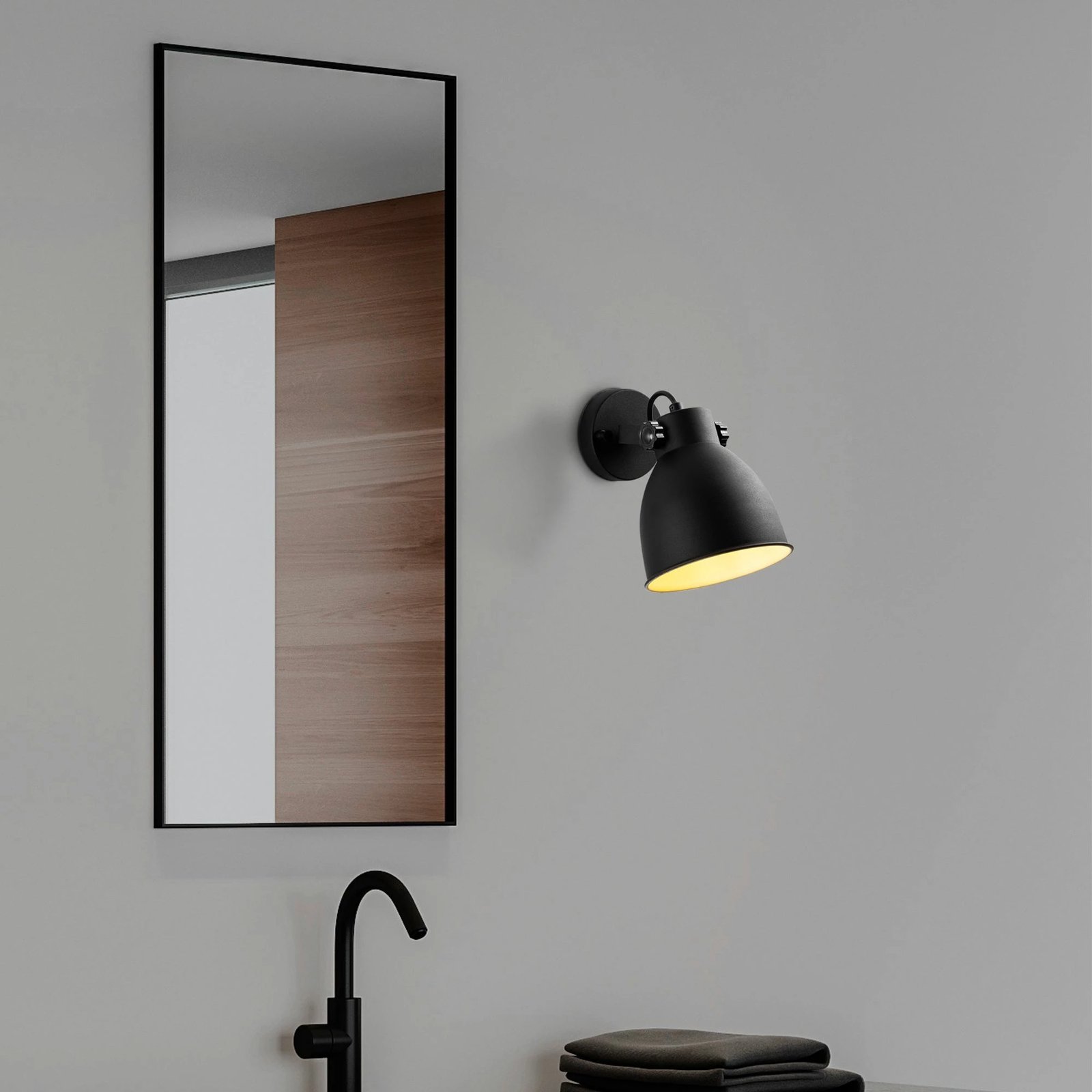 Llambë muri Opviq, Spotkafası, e zezë, 16x26x17cm