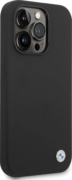 Mbështjellës BMW Silicone Metal Logo për iPhone 15 Pro, i zi
