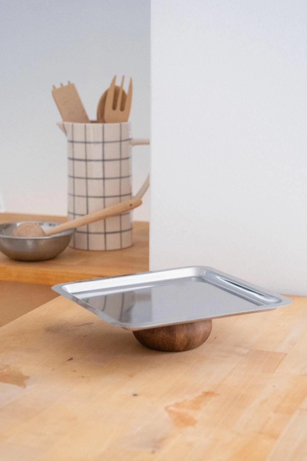 Tabaka Hermia Concept, inox, bazë druri, BSM1025, 23x23x5cm Tabaka Hermia Concept, inox, bazë druri, BSM1025, 23x23x5cm