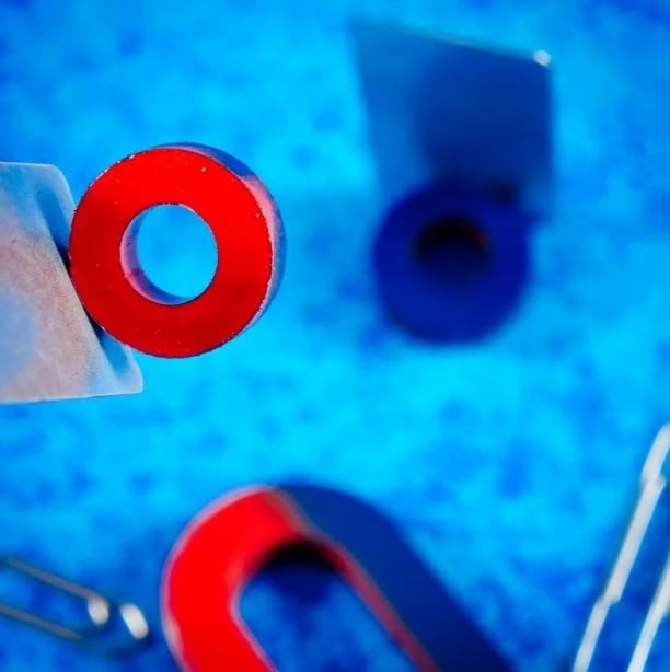 Set shkencor për magnetizëm, Lisciani, 304-PL97517, 50+ eksperimente, 8+ vjeç