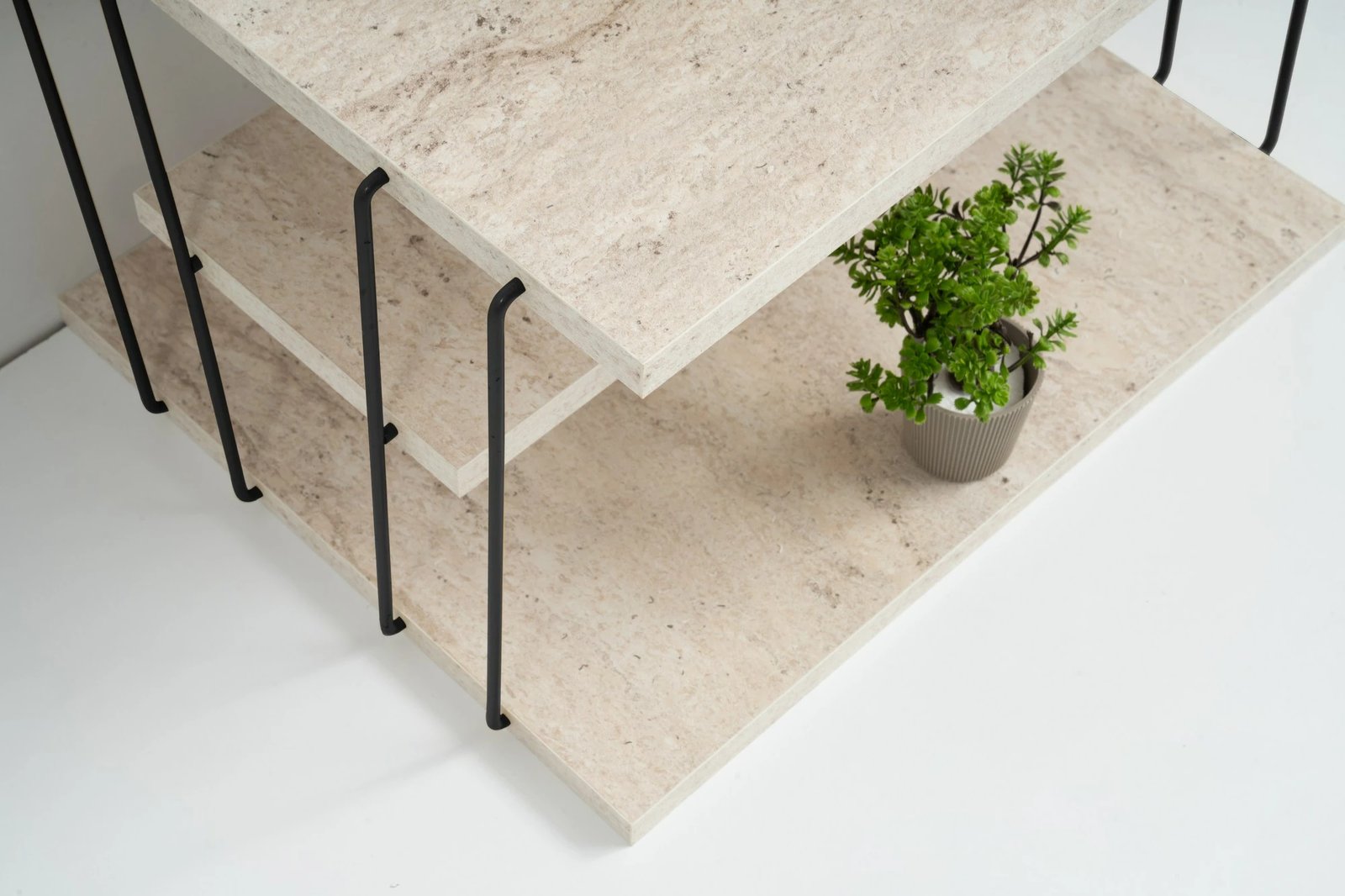 Tavolinë anësore Hanah Home, Lifon, ngjyrë e zezë, travertin