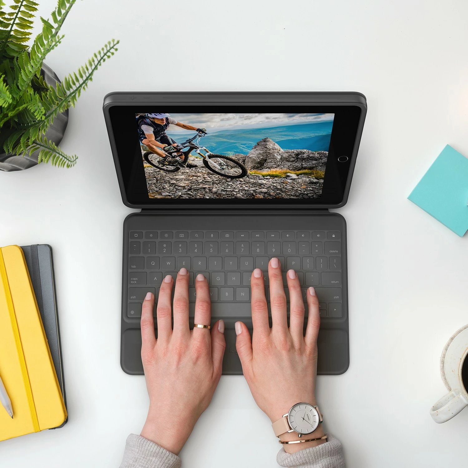 Mbështjellës me tastierë Logitech Rugged Folio për iPad 7/8, AZERTY, grafit