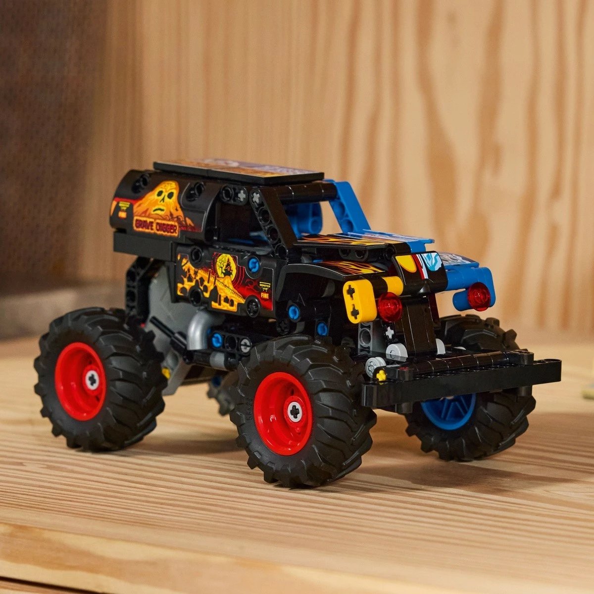 Set blloqe LEGO Technic 42219 Monster Jam Grave Digger Fire & Ice, 263 pjesë, mekanizëm me tërheqje, 7+