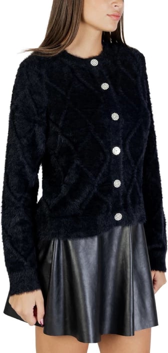 Xhemper Jacqueline De Yong femra, e zezë