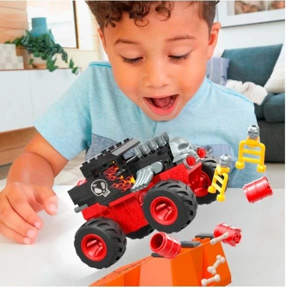 Set ndërtimi Mega Bloks Hot Wheels Monster Trucks Bone Shaker, 151 pjesë, me rampë dhe mikrofigurinë shoferi