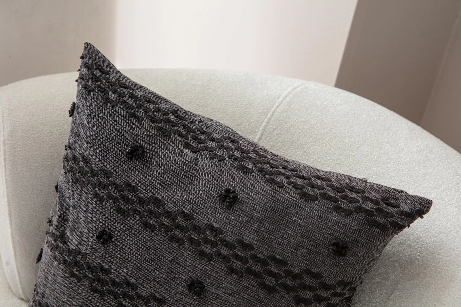 Jastëk mbulesë, ngjyrë e zezë, Evila Originals, Tuffet - Black v5, 43x43cm