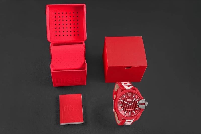Orë dore për meshkuj DIESEL, e kuqe