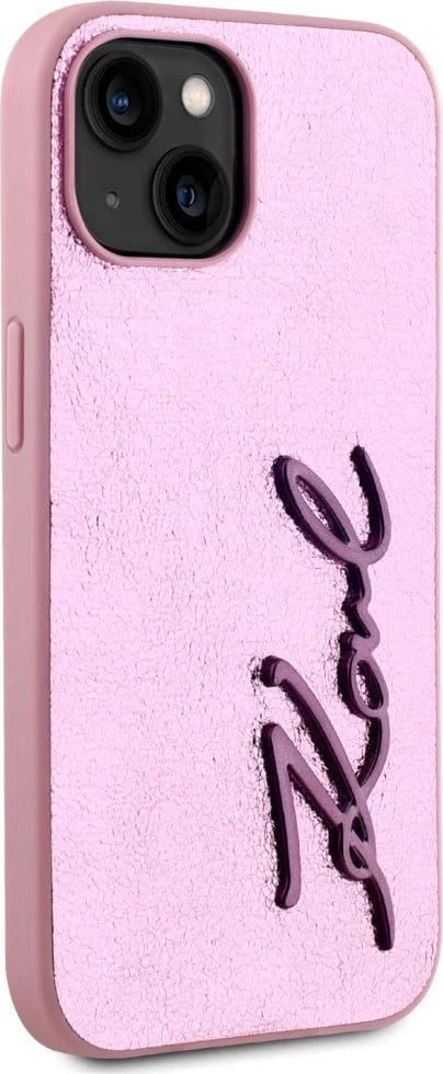 Mbështjellës Karl Lagerfeld Wrinkled Metal Signature për iPhone 15, Rozë