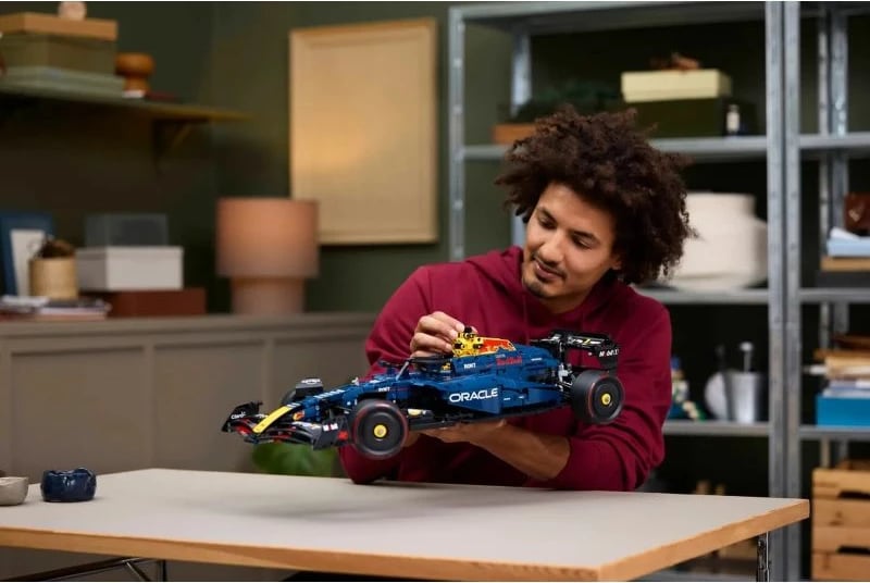 Set LEGO Technic Oracle Red Bull Racing RB20 F1, kuq