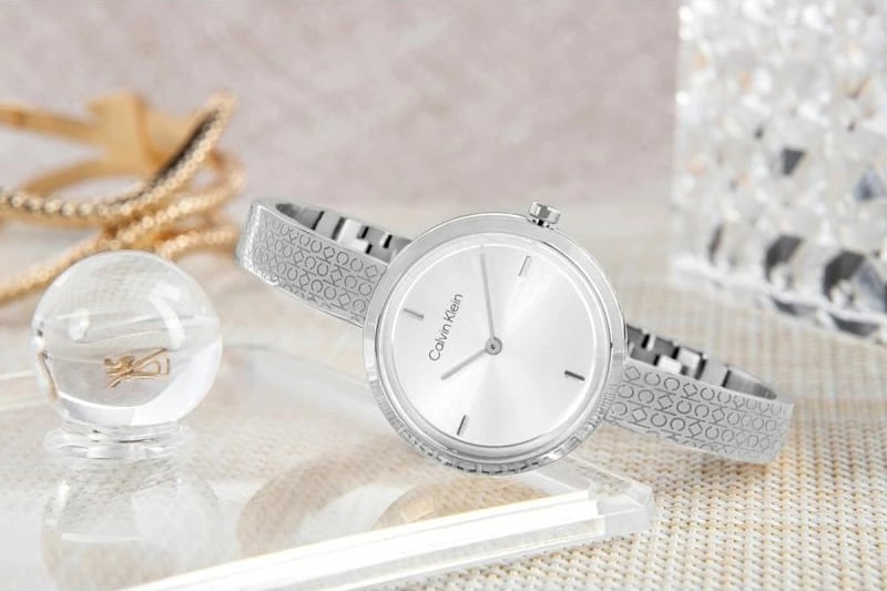 Orë dore për femra Calvin Klein, argjend