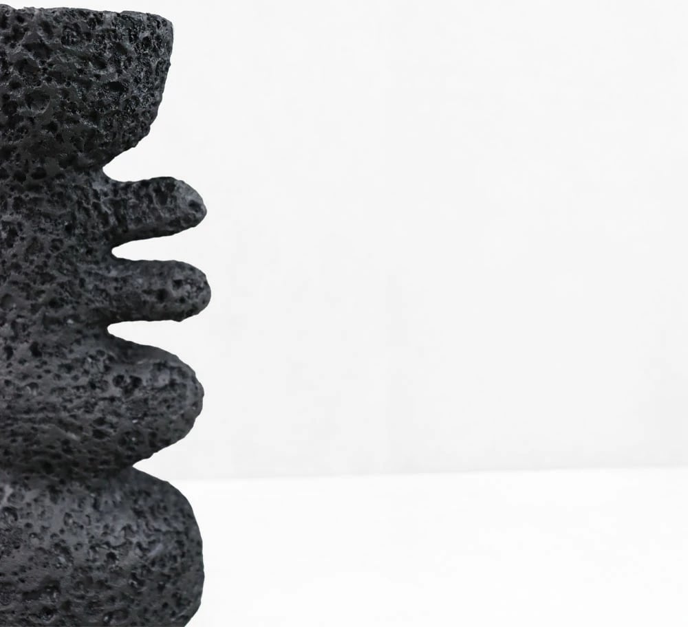 Mbajtëse qirinjsh LUSTRE II, dekor, rrëshirë, e zezë, 14.5x9.5x25cm