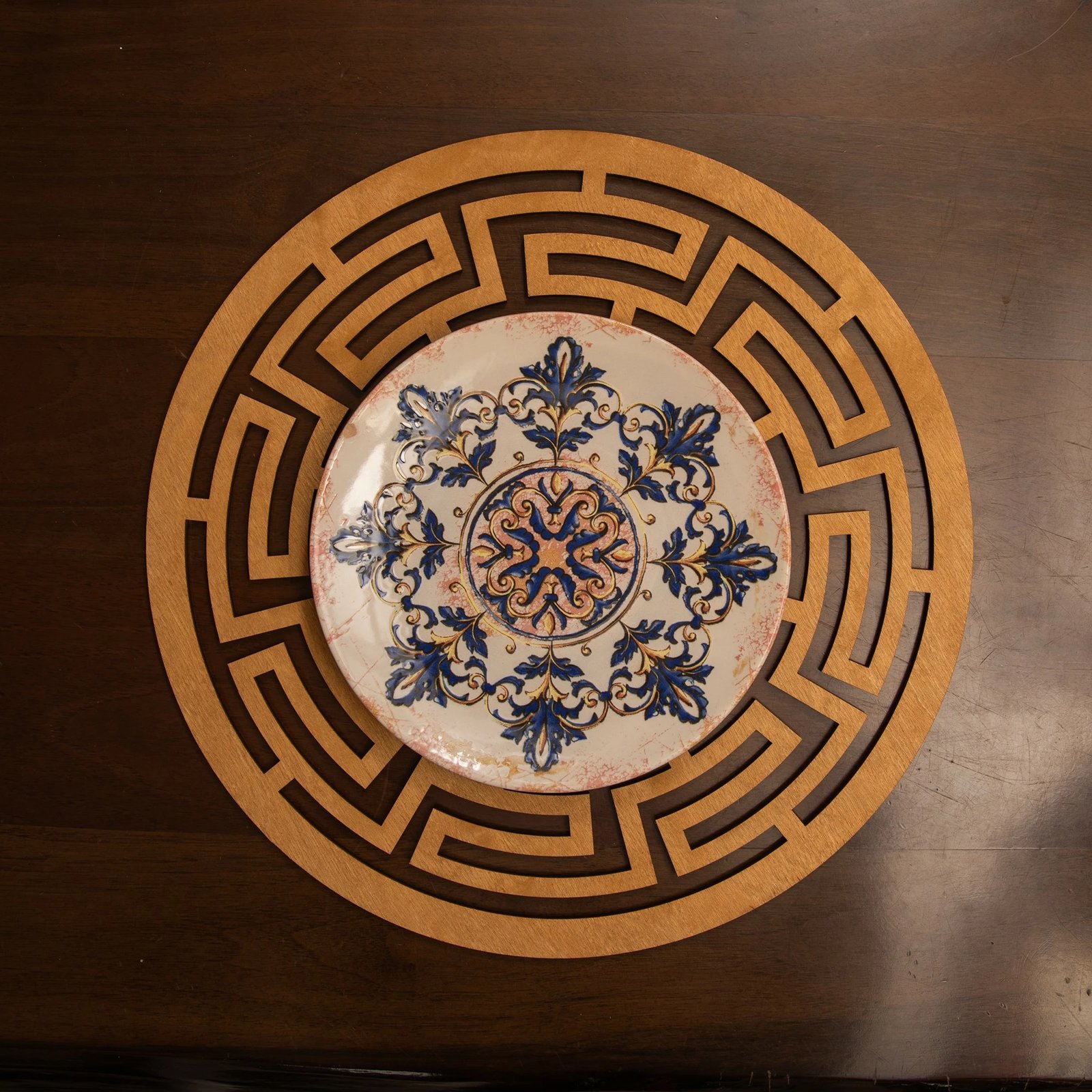 Set nënshtruesish tavoline prej druri, Hermia, Labirint, ngjyrë mjaltë (6 copë)