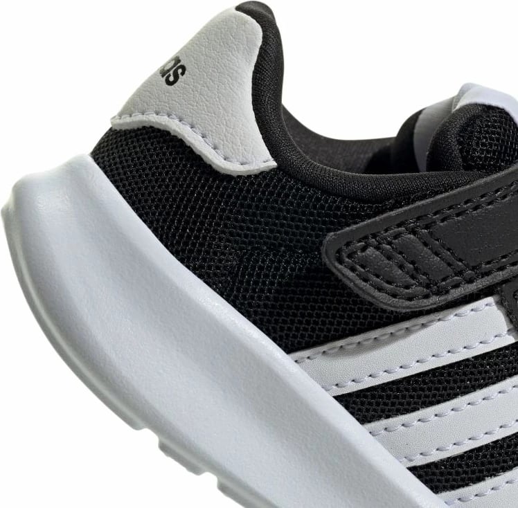 Këpucë për fëmijë adidas, të zeza