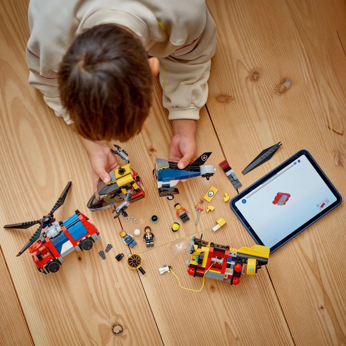 Set ndërtimi LEGO City 60462 me helikopter, kamion zjarrfikës dhe nëndetëse, 874 pjesë