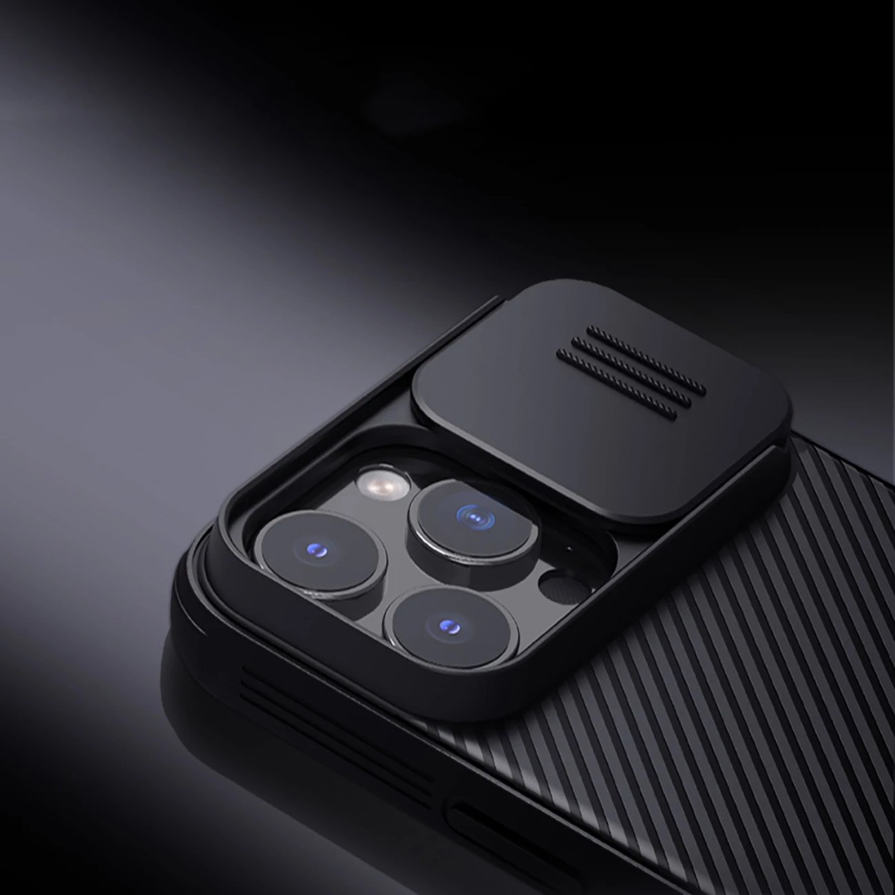 Mbështjellës Nillkin CamShield Pro për iPhone 16 Pro Max, me mbulesë kamere, i zi