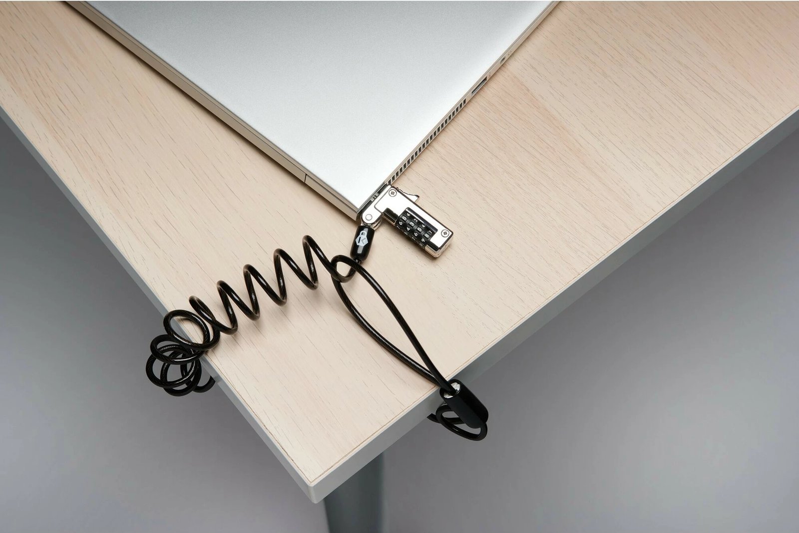 Kabllo sigurie Kensington Slim NanoSaver, kombinim, 1.8m, zi/metalike