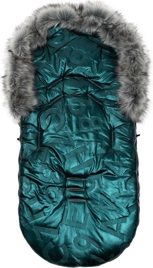 Thes dimri për karrocë NEW BABY, kapuç me gëzof i heqshëm, hapje me zinxhir rrethues, vrima për rrip 5‑pikësh, material semokë brenda, 98x48 cm, jeshile