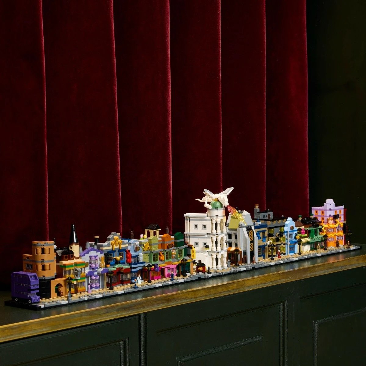 Set ndërtimi LEGO Harry Potter 76444 Dyqanet Magjike në Diagon Alley, 2750 pjesë, plastikë