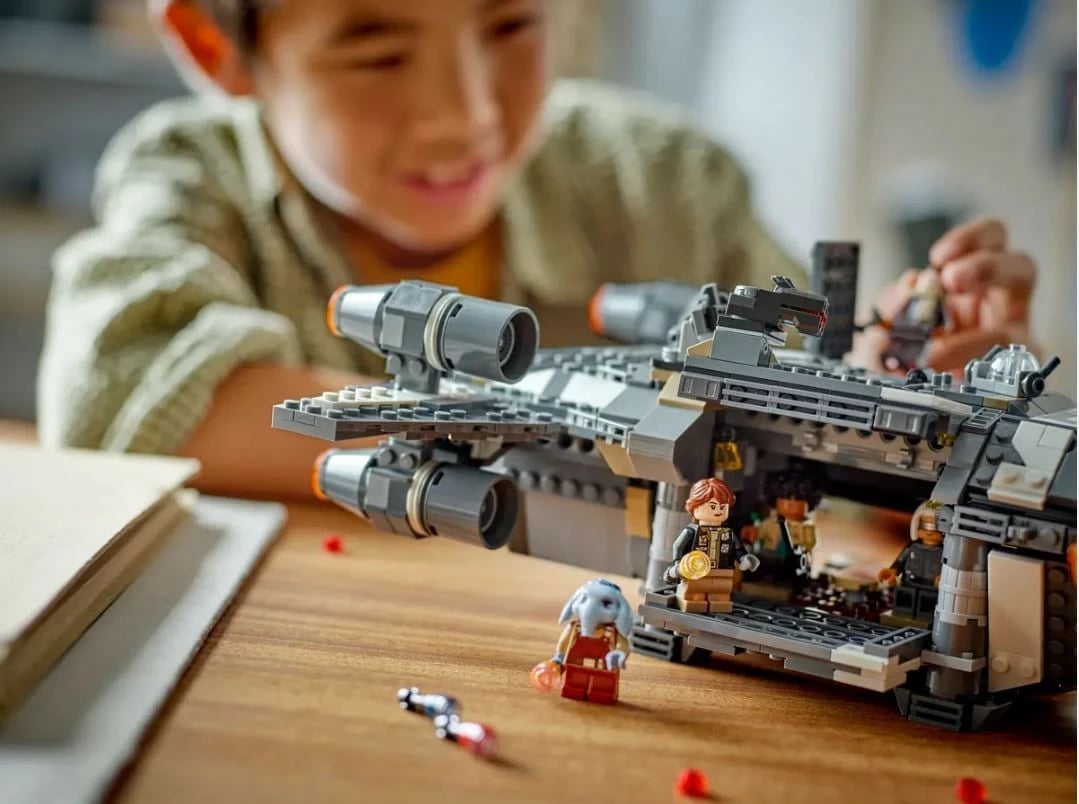 Set LEGO Star Wars Onyx Cinder 75374, 1325 pjesë, për fëmijë 10+, me minifigura