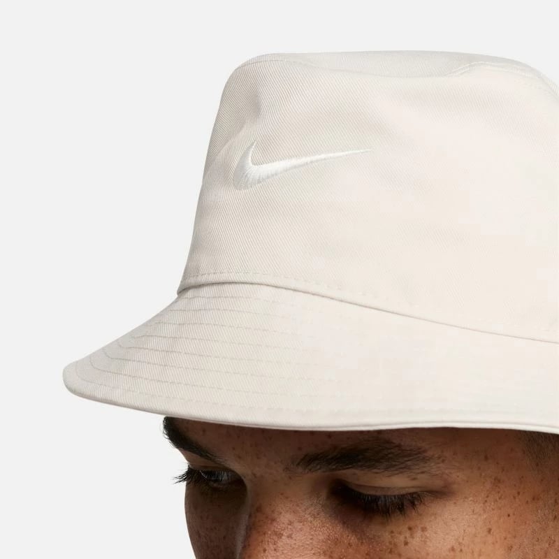 Kapelë Nike, bezhë
