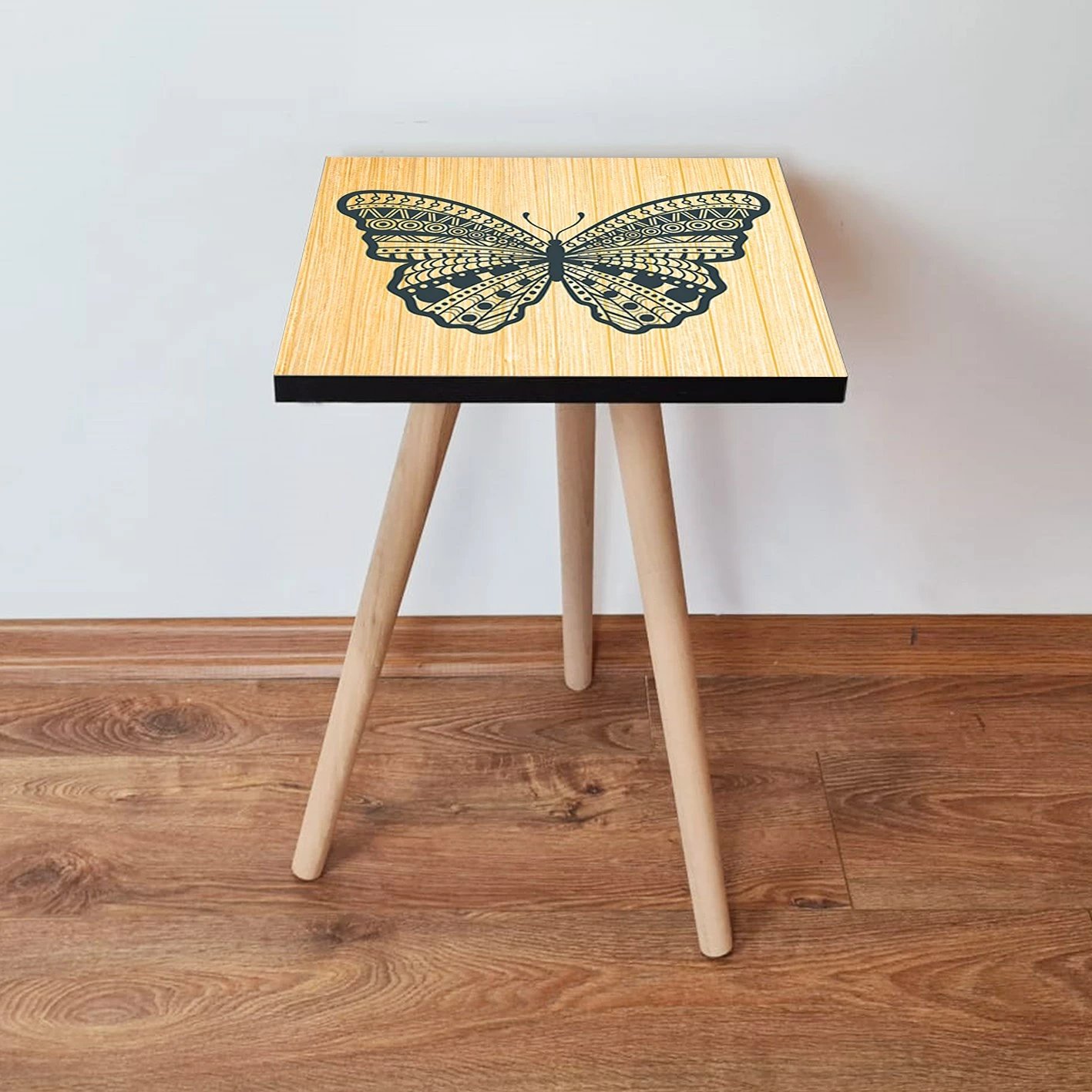 Tavolinë anësore Skye Decor, Shp13, ngjyrë camel dhe e zezë, me këmbë druri ahu, me flutur