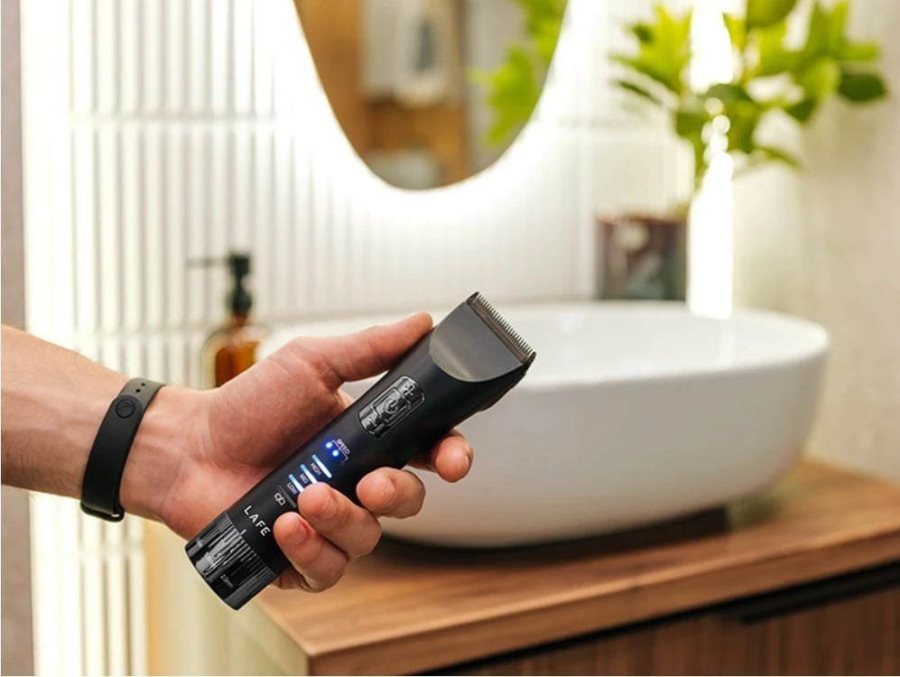 Trimmer flokësh dhe mjekre Lafe MasterTrim LAFTRY47538, tehe qeramike 45 mm, 3 shpejtësi, 0.8–2 mm + krehra 3–12 mm, 1800 mAh, me/pa kabllo, e zezë