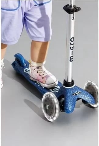 Skuter Micro Mini Micro Deluxe Galaxy Glitter LED, Blu
