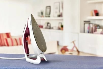 Hekur për hekursoje Tefal GV9220, i kuq / i bardhë 
