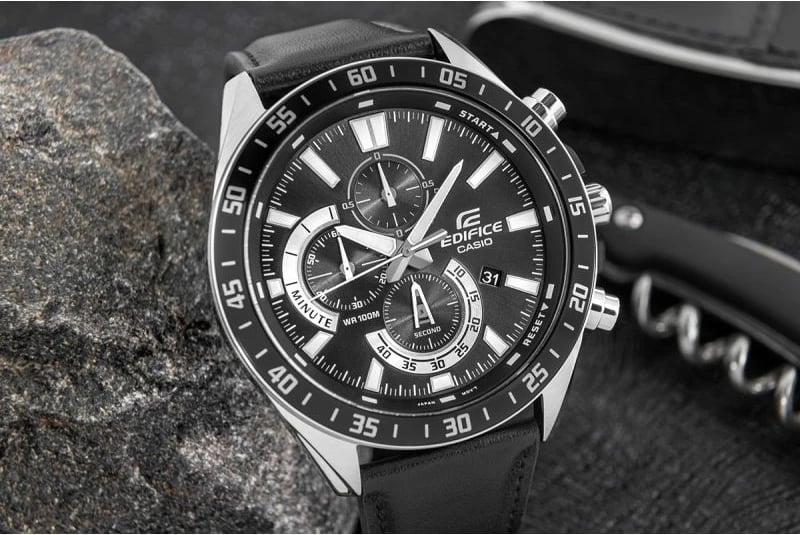 Orë dore për meshkuj CASIO, e zezë