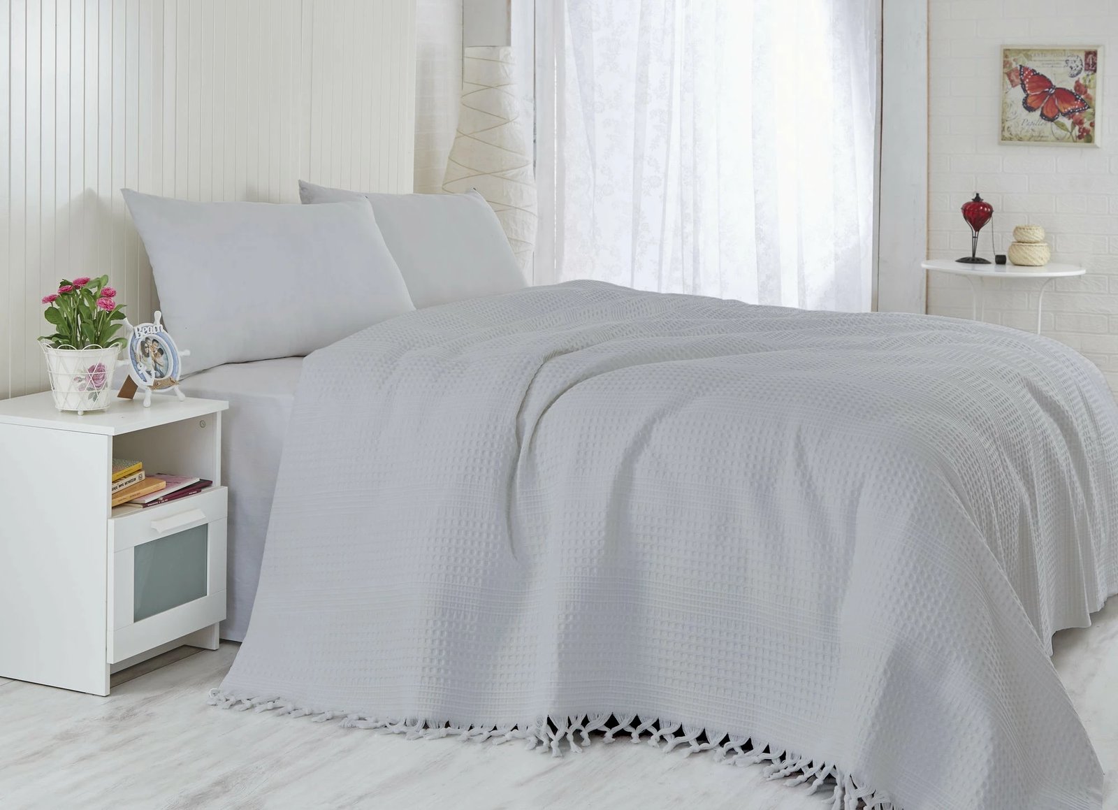 Çarçaf double pique, ngjyrë gri e çelët, me thekë dore, 220x240cm