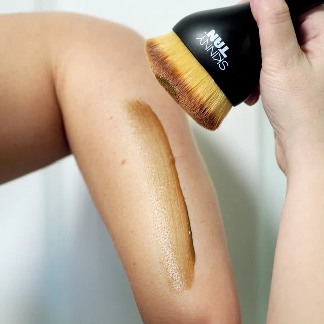 Brushë për nxirje Skin&Tan Body Buffing Wonder