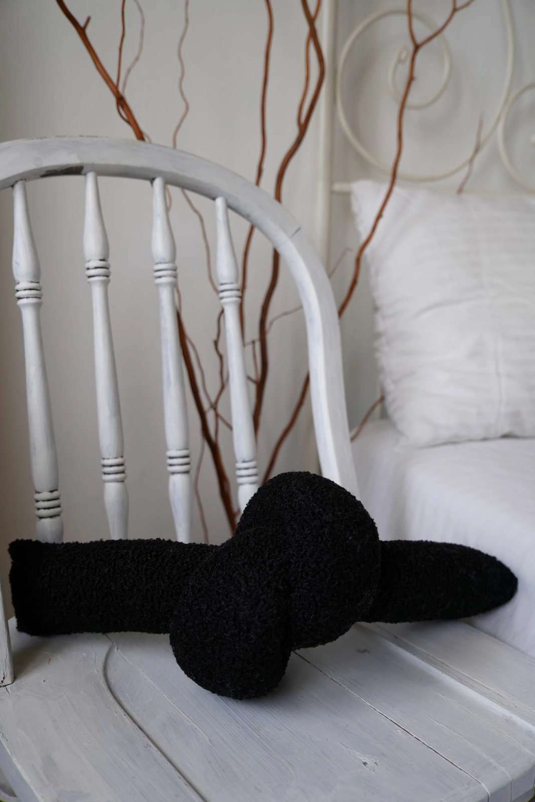 Jastëk dekorativ nyje, i zi, Evila Originals