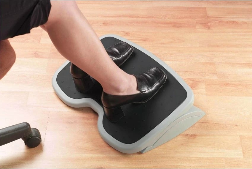 Mbështetëse këmbësh ergonomike, Kensington, SoleMate 56145, rregullim këndi 20°, 450 x 350 mm, sipërfaqe antirrëshqitje/masazh, e zezë/e bardhë