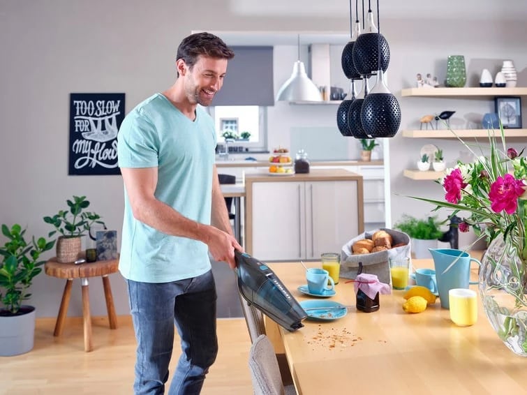 Fshesë me bateri Leifheit Rotaro PowerVac 2in1, 20V, pa qese, e zezë/blu Fshesë me bateri Leifheit Rotaro PowerVac 2in1, 20V, pa qese, e zezë/blu