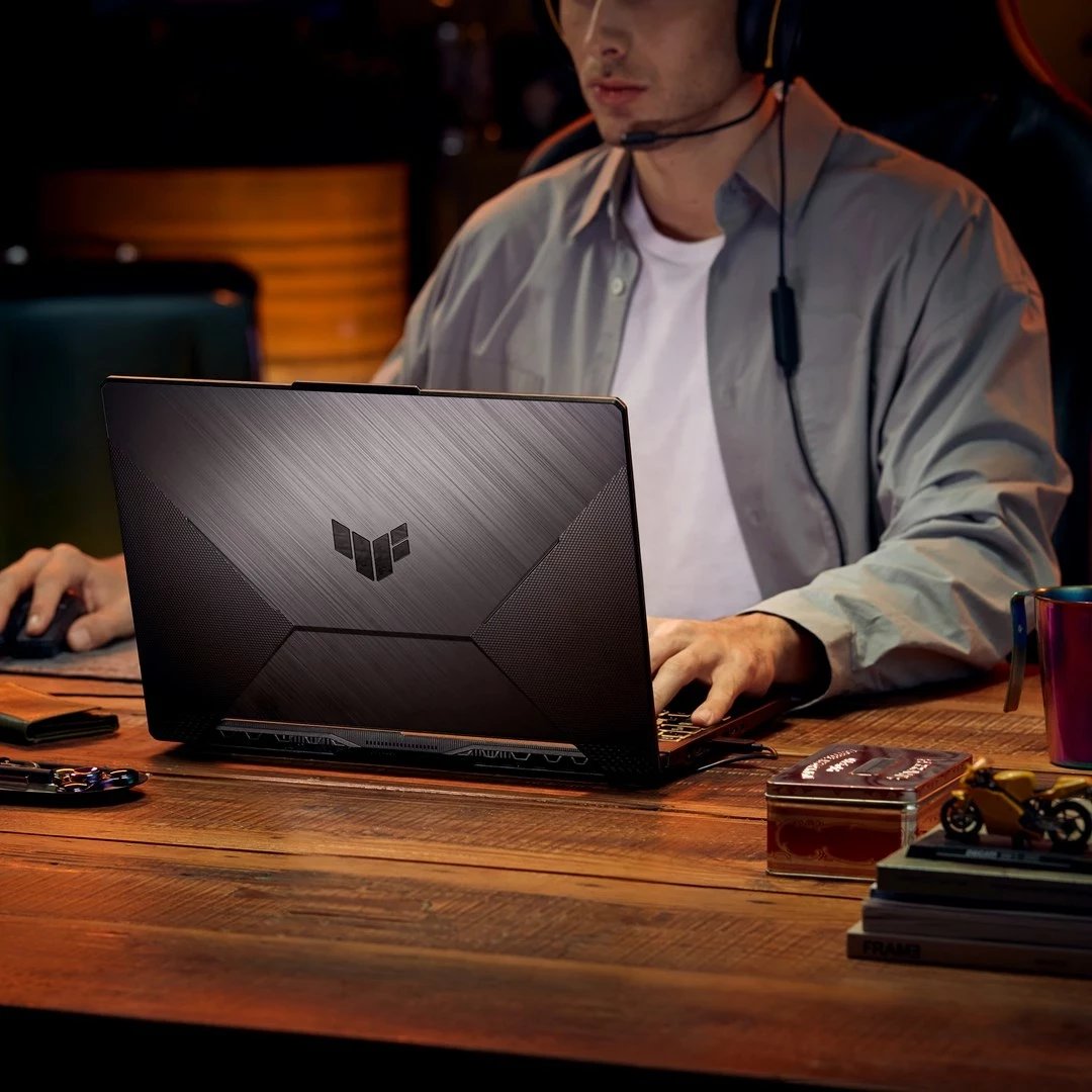 Laptop gaming ASUS TUF Gaming A15 FA506NCR-WH71, Ryzen 7 7435HS, 16 GB RAM, 512 GB SSD, RTX 3050, 15.6", i zi