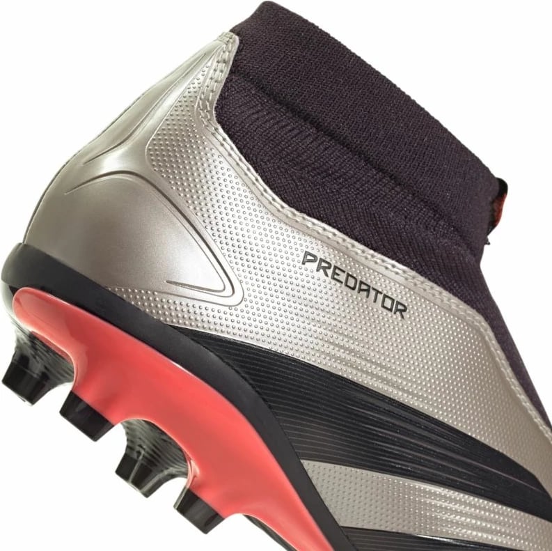 Atlete futbolli adidas për meshkuj, të zeza dhe argjendta