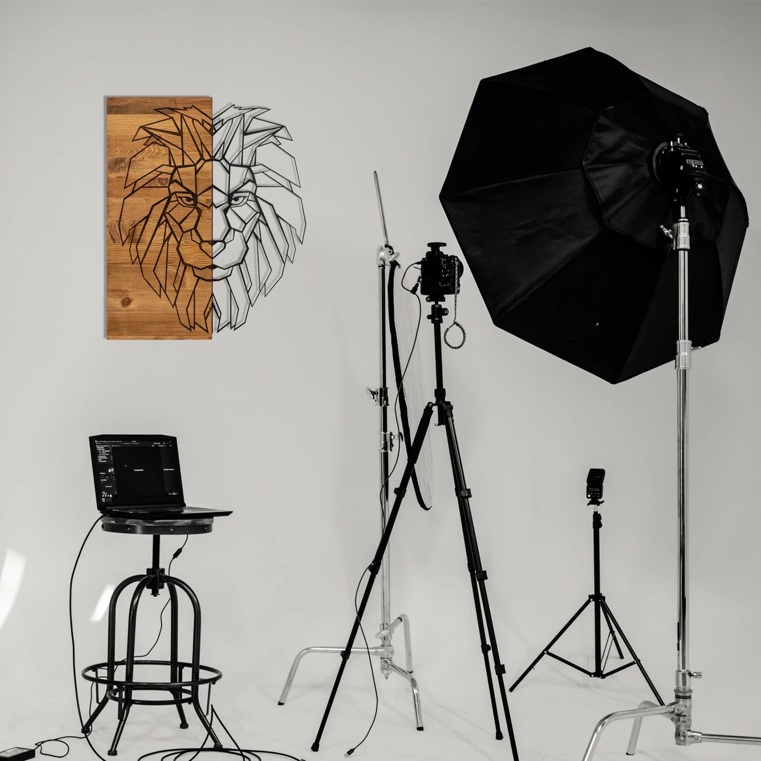 Aksesor dekorativ prej druri për mur, Wallity, Kıng1, ngjyrë e zezë dhe arre, 47.5x58cm