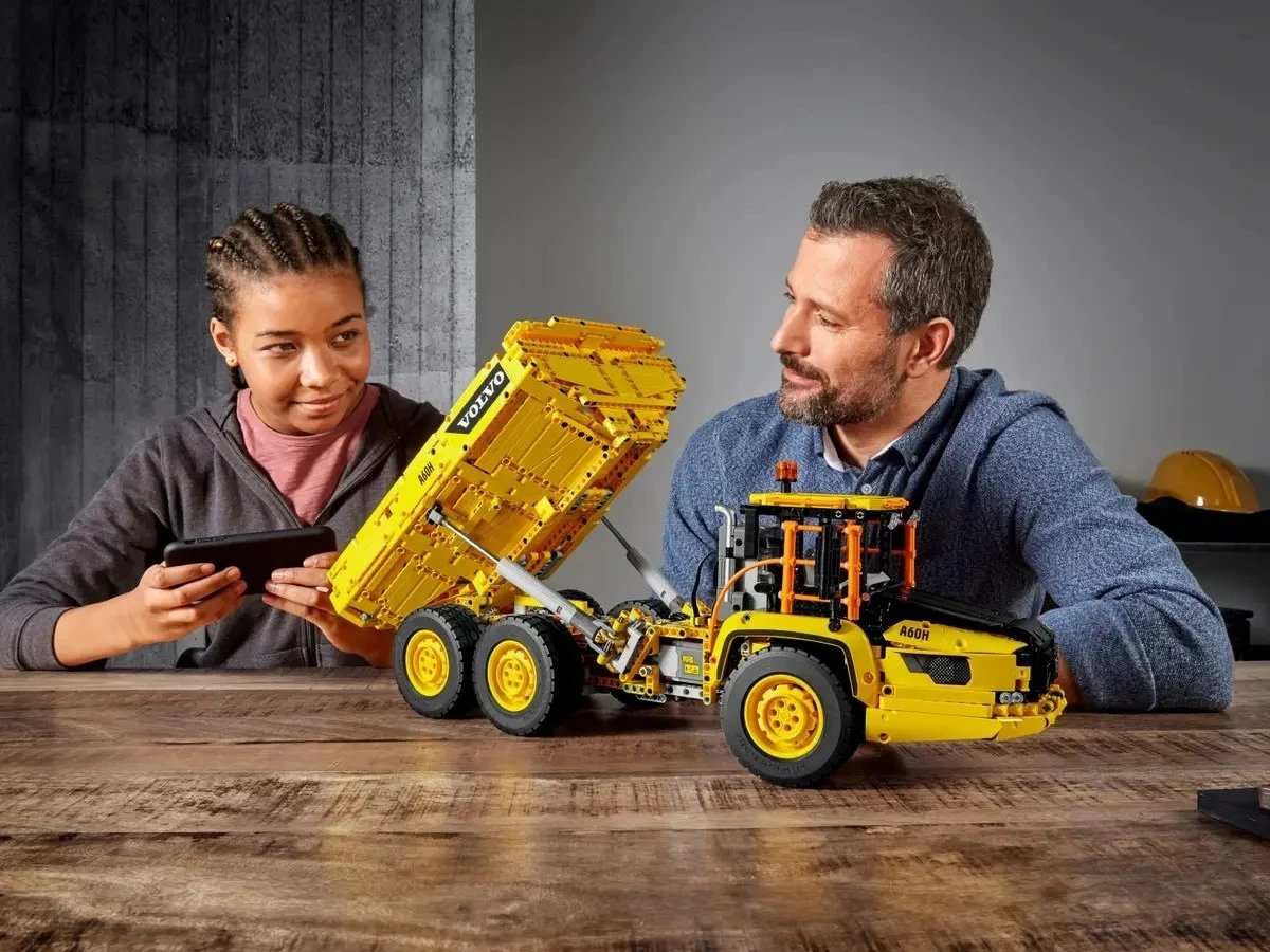 Set LEGO Technic Volvo 6x6 Articulated Hauler 42114, Verdhë Set LEGO Technic Volvo 6x6 Articulated Hauler 42114, Verdhë