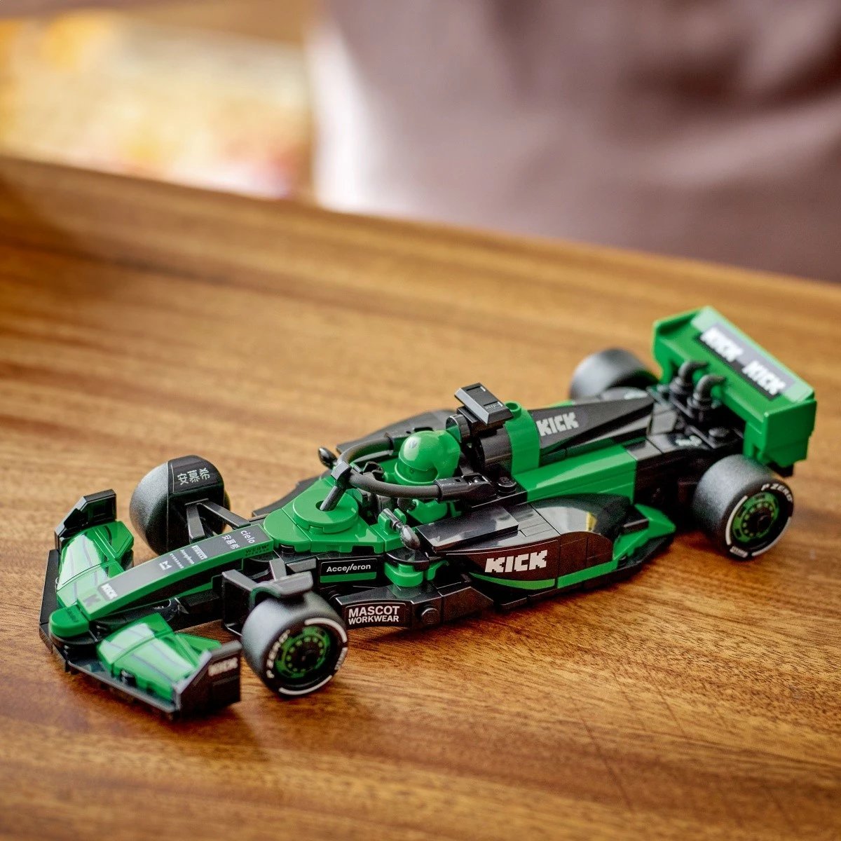 Set LEGO Speed Champions KICK Sauber F1 Team C44, 259 pjesë, Jeshile